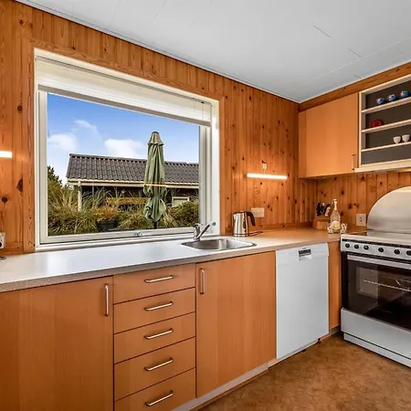 Eloise - 400m From The Sea By Interhome