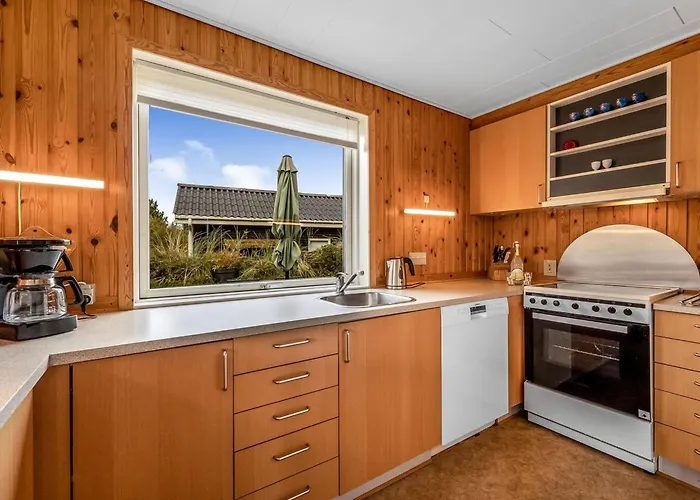 Eloise - 400m From The Sea By Interhome